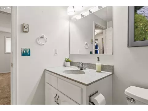 Bath - 532 Warrington Ave, Eugene, OR 97404 photo 3 of 3