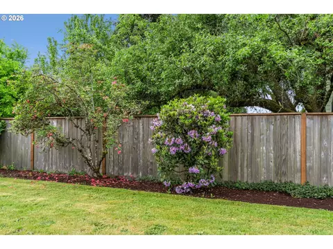 Exterior - 532 Warrington Ave, Eugene, OR 97404 photo 7 of 10