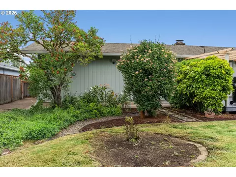 Exterior - 532 Warrington Ave, Eugene, OR 97404 photo 8 of 10