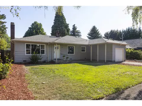 825 High St, Woodburn, OR 97071