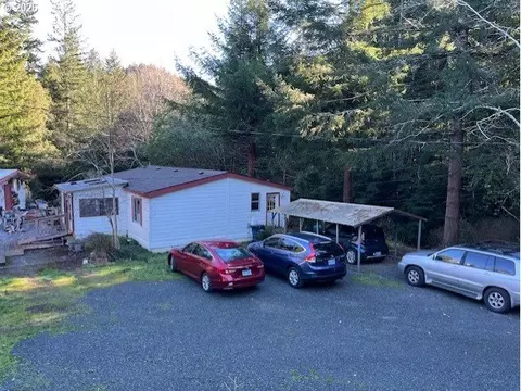 33382 Cedar Valley Rd, Gold Beach, OR 97444