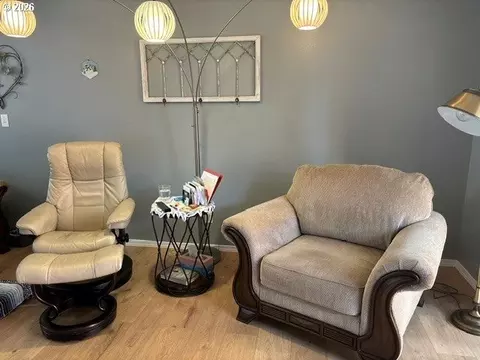 Living - 968 W L St, Springfield, OR 97477 photo 2 of 4