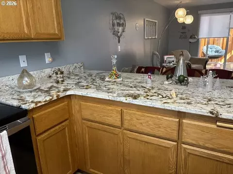 Kitchen - 968 W L St, Springfield, OR 97477 photo 3 of 3