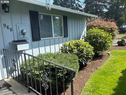 Exterior - 968 W L St, Springfield, OR 97477 photo 2 of 6