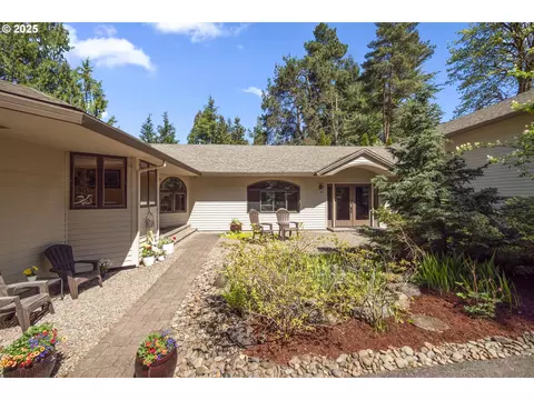 18805 Parkwood Pl, West Linn, OR 97068