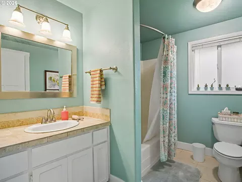 Bath - 28705 SE Haley Rd, Boring, OR 97009 photo 3 of 4