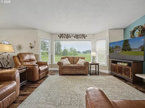 Living - 28705 SE Haley Rd, Boring, OR 97009 photo 4 of 5