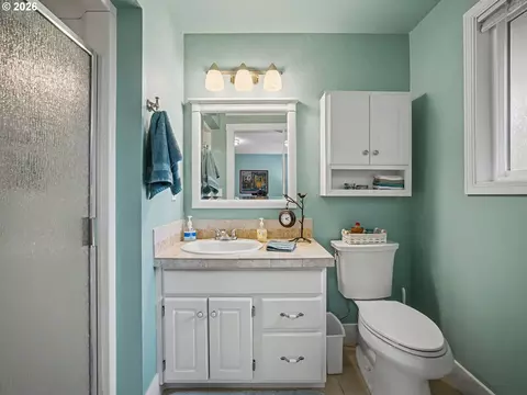 Bath - 28705 SE Haley Rd, Boring, OR 97009 photo 1 of 4