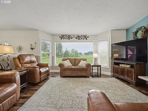 Living - 28705 SE Haley Rd, Boring, OR 97009 photo 2 of 5