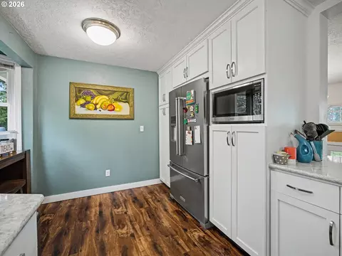 Kitchen - 28705 SE Haley Rd, Boring, OR 97009 photo 3 of 4