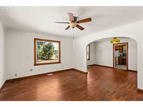 Living - 3475 County Farm Rd, Eugene, OR 97408 photo 2 of 4