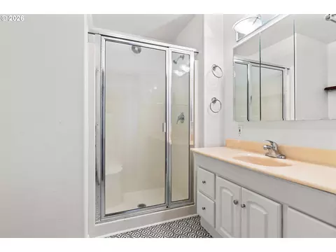 Bath - 3475 County Farm Rd, Eugene, OR 97408 photo 1 of 2