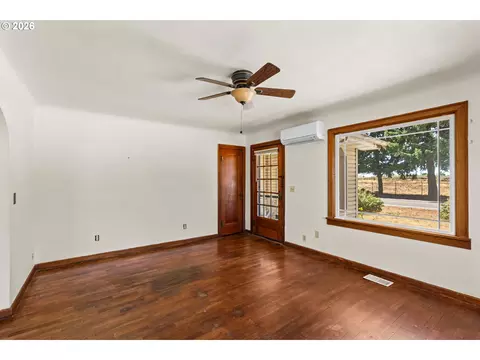 Living - 3475 County Farm Rd, Eugene, OR 97408 photo 1 of 4