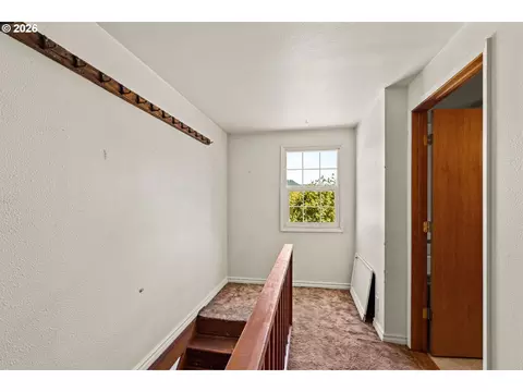 Entry Way - 3475 County Farm Rd, Eugene, OR 97408 photo 2 of 3