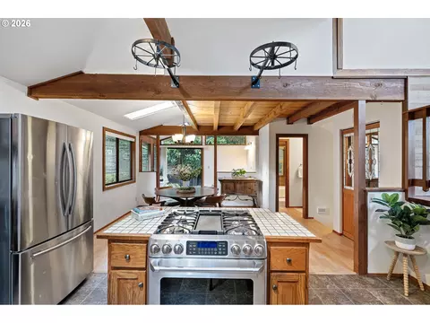 Kitchen - 2050 Mclean Blvd, Eugene, OR 97405 photo 8 of 8