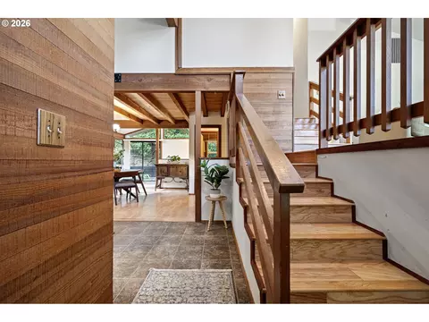 Entry Way - 2050 Mclean Blvd, Eugene, OR 97405 photo 2 of 4
