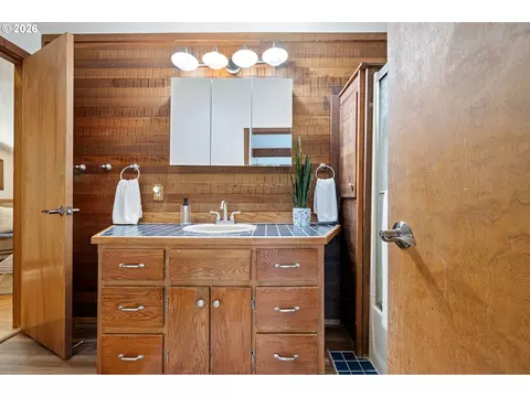 Bath - 2050 Mclean Blvd, Eugene, OR 97405 photo 2 of 5