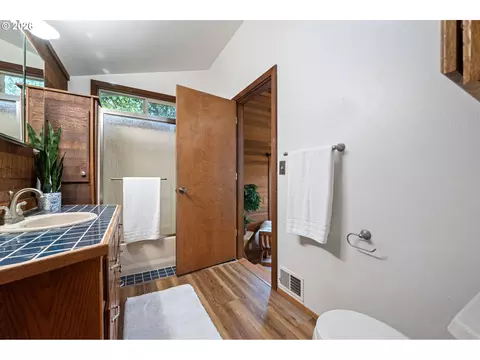 Bath - 2050 Mclean Blvd, Eugene, OR 97405 photo 3 of 5