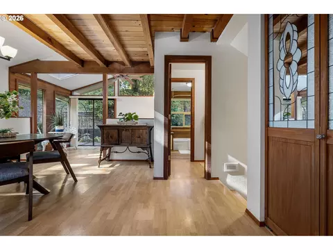 Entry Way - 2050 Mclean Blvd, Eugene, OR 97405 photo 4 of 4