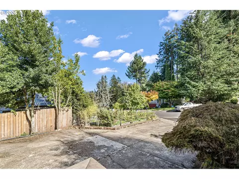 Exterior - 2050 Mclean Blvd, Eugene, OR 97405 photo 11 of 11