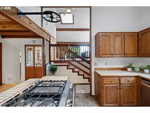 Kitchen - 2050 Mclean Blvd, Eugene, OR 97405 photo 7 of 8