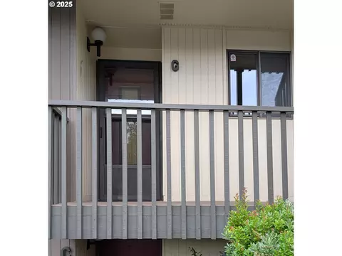 4023 Donald St #G, Eugene, OR 97405