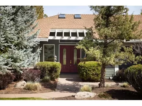 1245 Victoria Falls Dr, Redmond, OR 97756