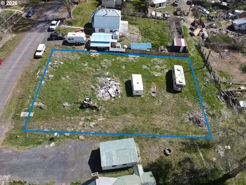 n roanoke ave, Hines, OR 97738