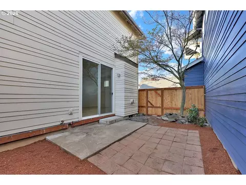 Exterior - 1651 Hamlet Ln, Eugene, OR 97402 photo 3 of 4