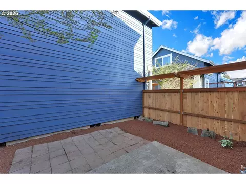Exterior - 1651 Hamlet Ln, Eugene, OR 97402 photo 4 of 4