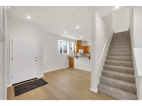 Entry Way - 1651 Hamlet Ln, Eugene, OR 97402 photo 1 of 2