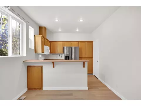 Kitchen - 1651 Hamlet Ln, Eugene, OR 97402 photo 1 of 4
