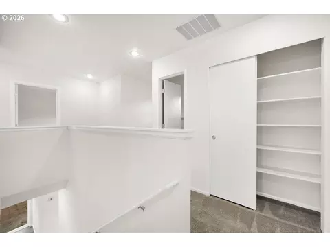 Entry Way - 1651 Hamlet Ln, Eugene, OR 97402 photo 2 of 2