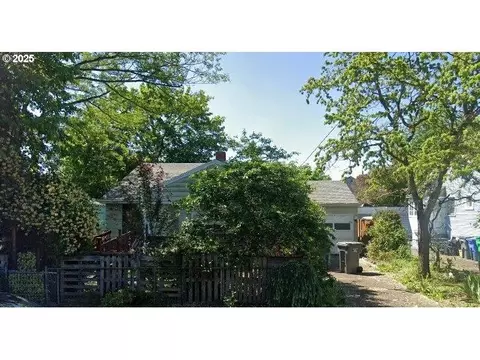 8054 SE Reedway St, Portland, OR 97206