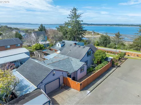 407 S Empire Blvd, Coos Bay, OR 97420