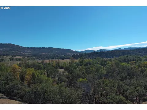 1631 E Antelope Rd, Eagle Point, OR 97524 photo 2