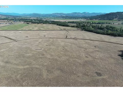 1631 E Antelope Rd, Eagle Point, OR 97524 photo 8