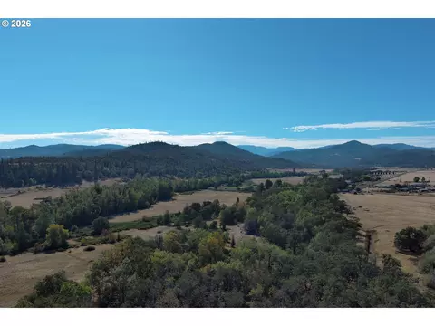 1631 E Antelope Rd, Eagle Point, OR 97524 photo 4