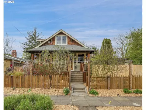 5735 SE Woodstock Blvd, Portland, OR 97206
