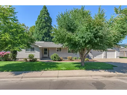 708 Blackstone St, Springfield, OR 97477