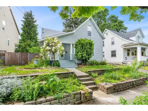 9039 N Richmond Ave, Portland, OR 97203