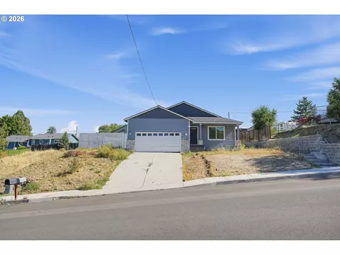 359 SW Madison St, Madras, OR 97741