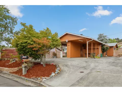 1854 NW Finch Ct, Roseburg, OR 97471
