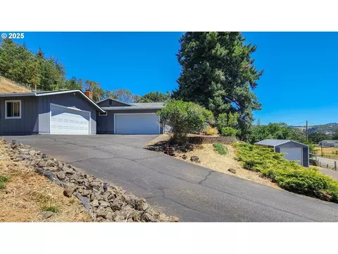 6649 Garden Valley Rd, Roseburg, OR 97471