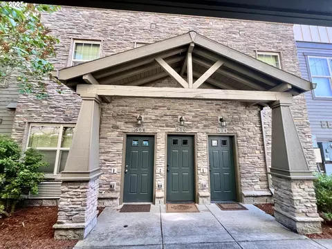 608 NE Roydon Ln, Beaverton, OR 97006