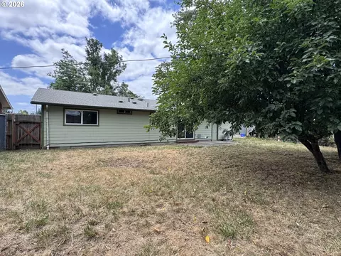 Exterior - 2688 Centennial Blvd, Springfield, OR 97477 photo 3 of 6