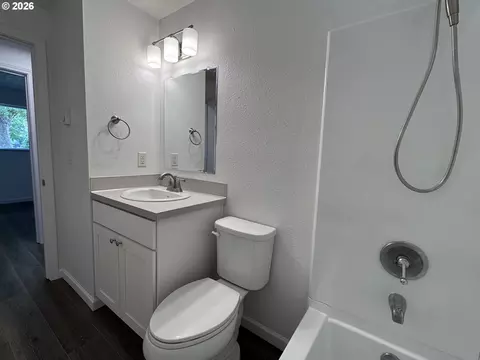 Bath - 2688 Centennial Blvd, Springfield, OR 97477 photo 1 of 1