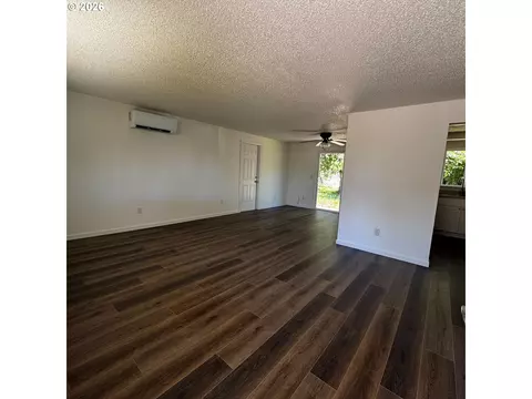 2688 Centennial Blvd, Springfield, OR 97477 photo 2