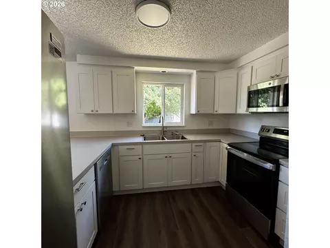 2688 Centennial Blvd, Springfield, OR 97477 photo 5