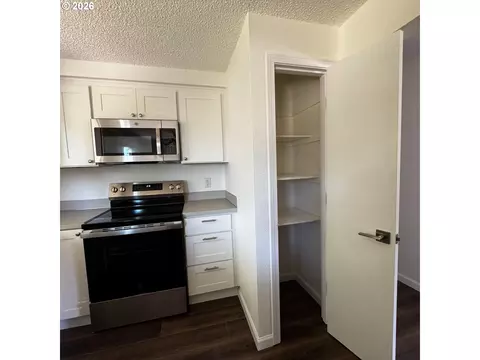 2688 Centennial Blvd, Springfield, OR 97477 photo 8